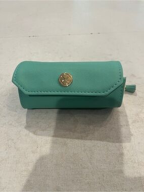 VLANDO Seafoam green faux leather travel jewelry roll up case. Great condition!